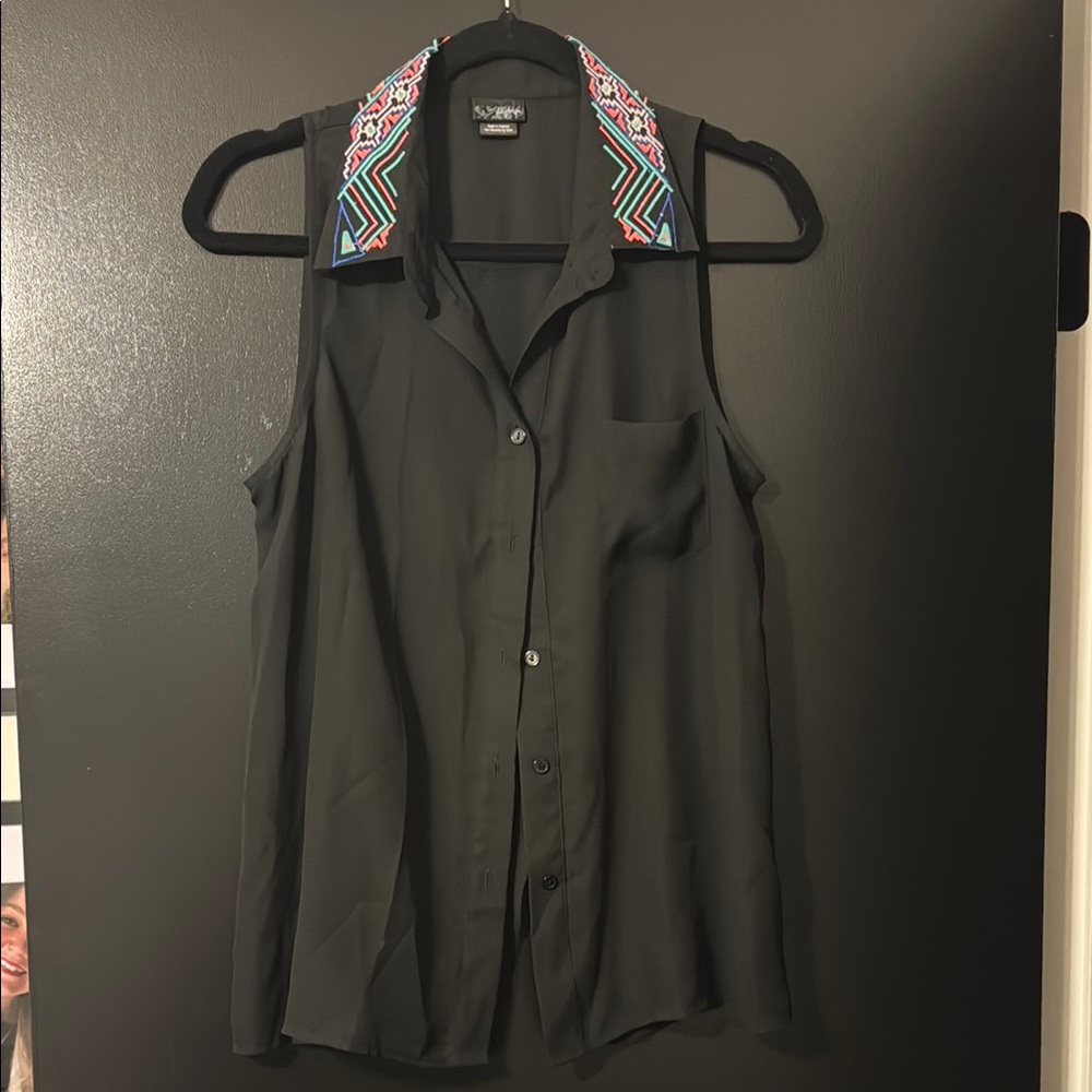 Daytrip Black Sleeveless Button Down Blouse